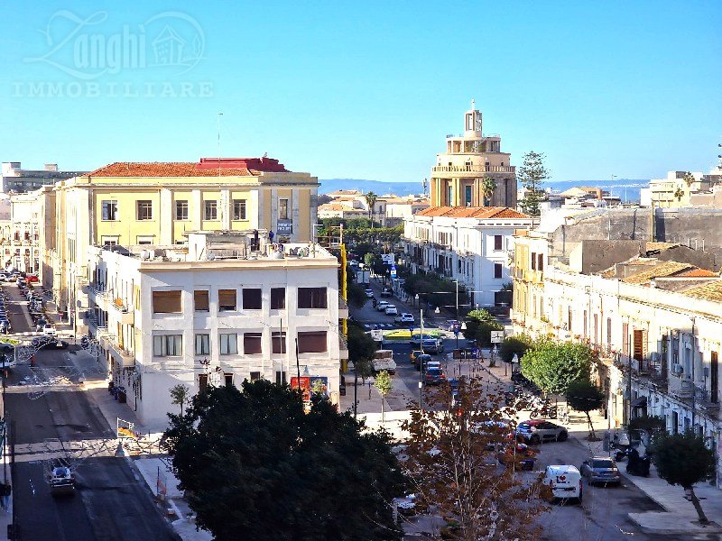 Siracusa centro, quadrivani panoramico con vista porto, fronte Terme Bizantine.