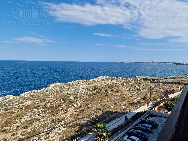 Quadrivani vista mare con garage sottostante